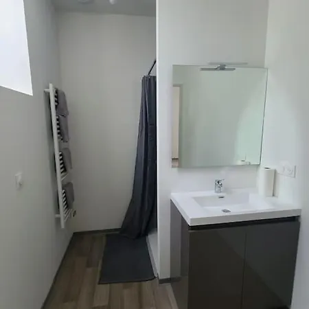 Apartment Centre *